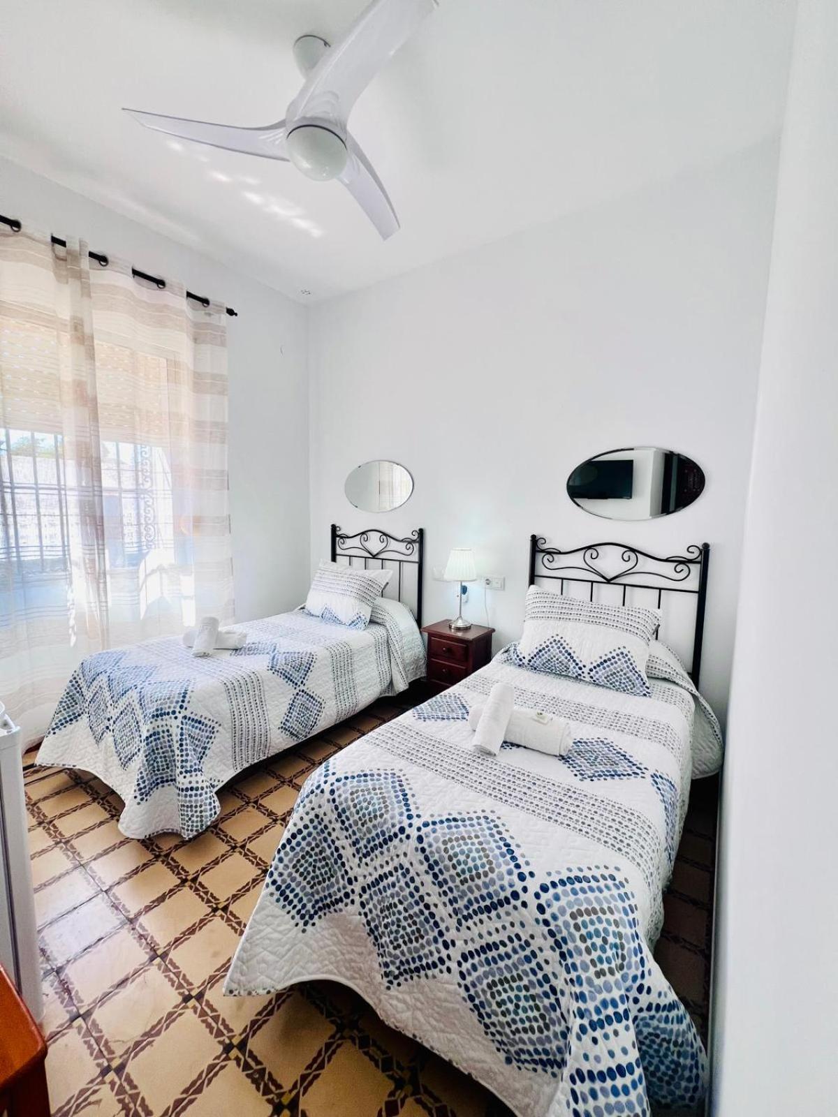 Hostal El Faro Чипиона Екстериор снимка