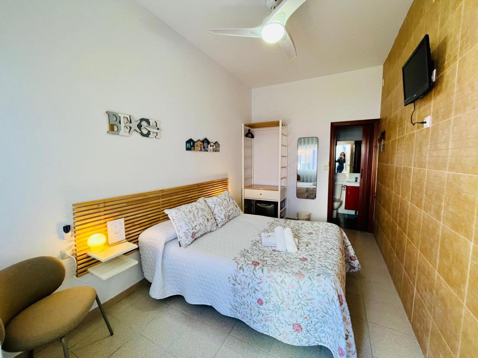 Hostal El Faro Чипиона Екстериор снимка
