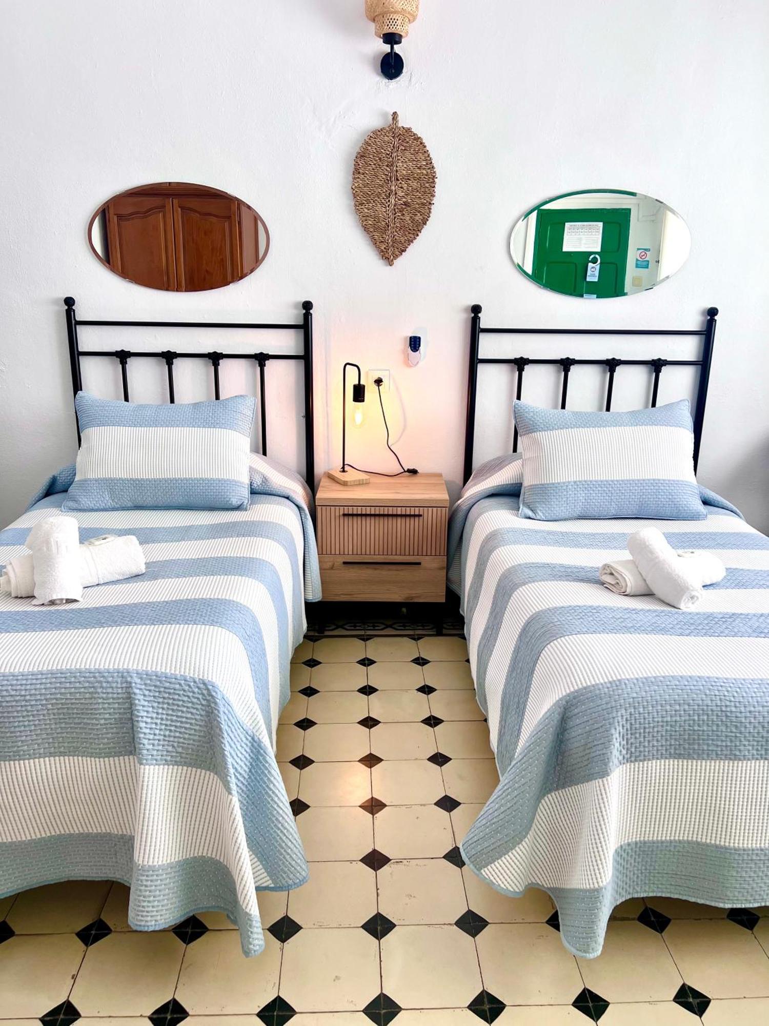 Hostal El Faro Чипиона Екстериор снимка